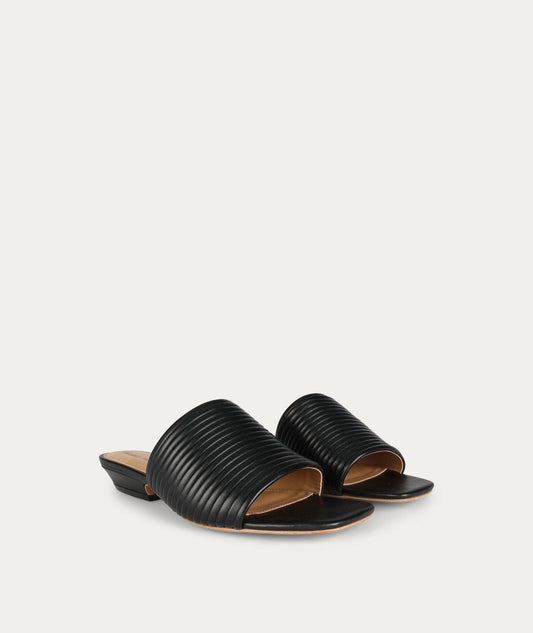 Deadly Ponies | Caballo Slide | Black Pleated | Palm Boutique