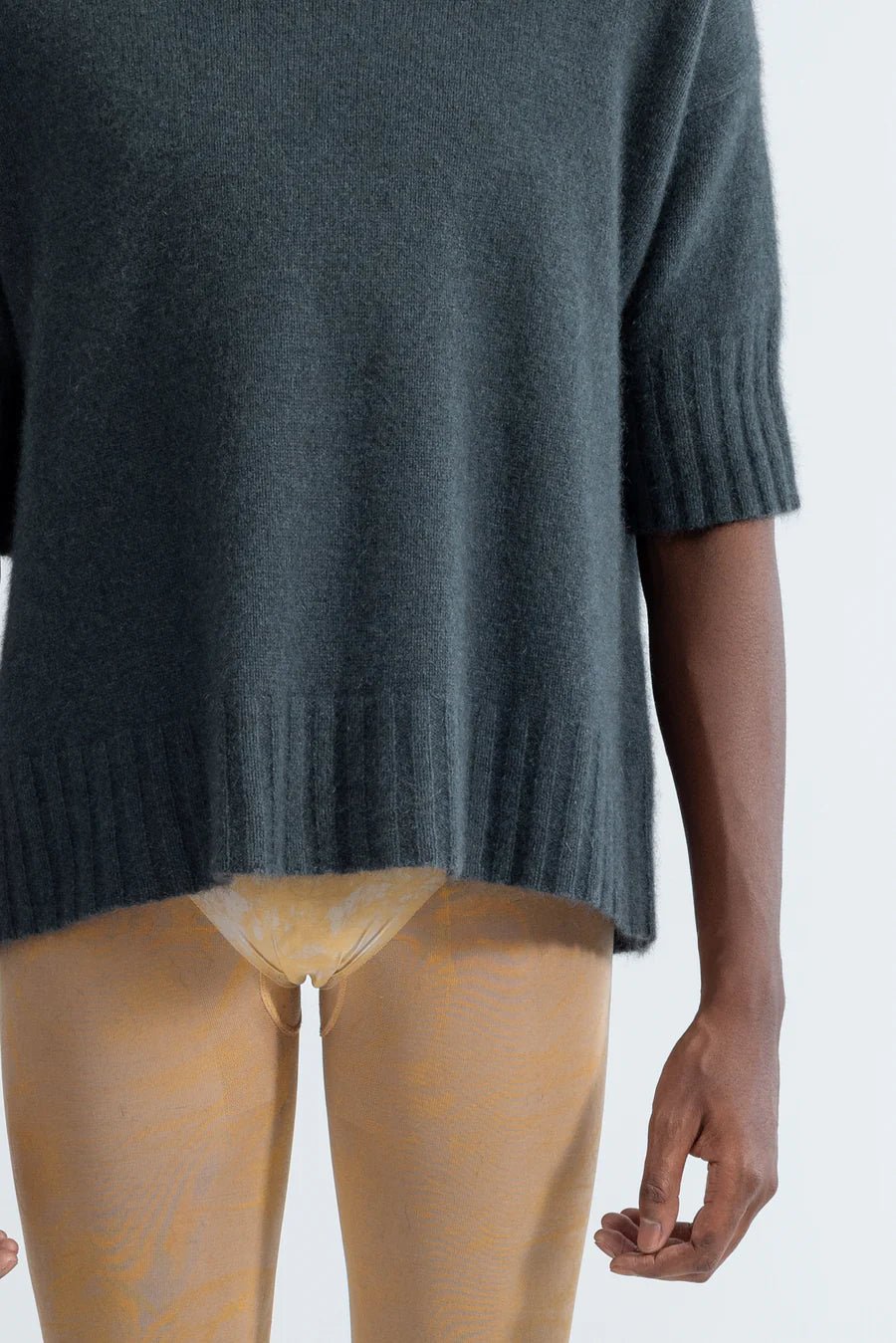 Lela Jacobs | U T-shirt | Midnight | Palm Boutique