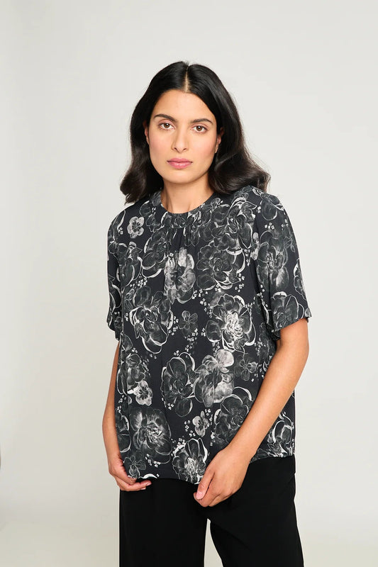 twenty - seven names | Peony tee | Black peony | Palm Boutique