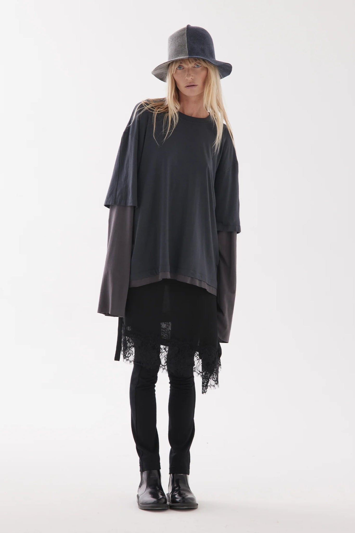 Zambesi | Layer Tee | Charred | Palm Boutique