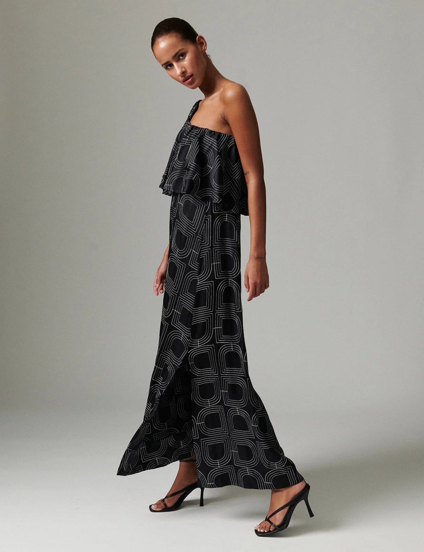 Chrissi | Black