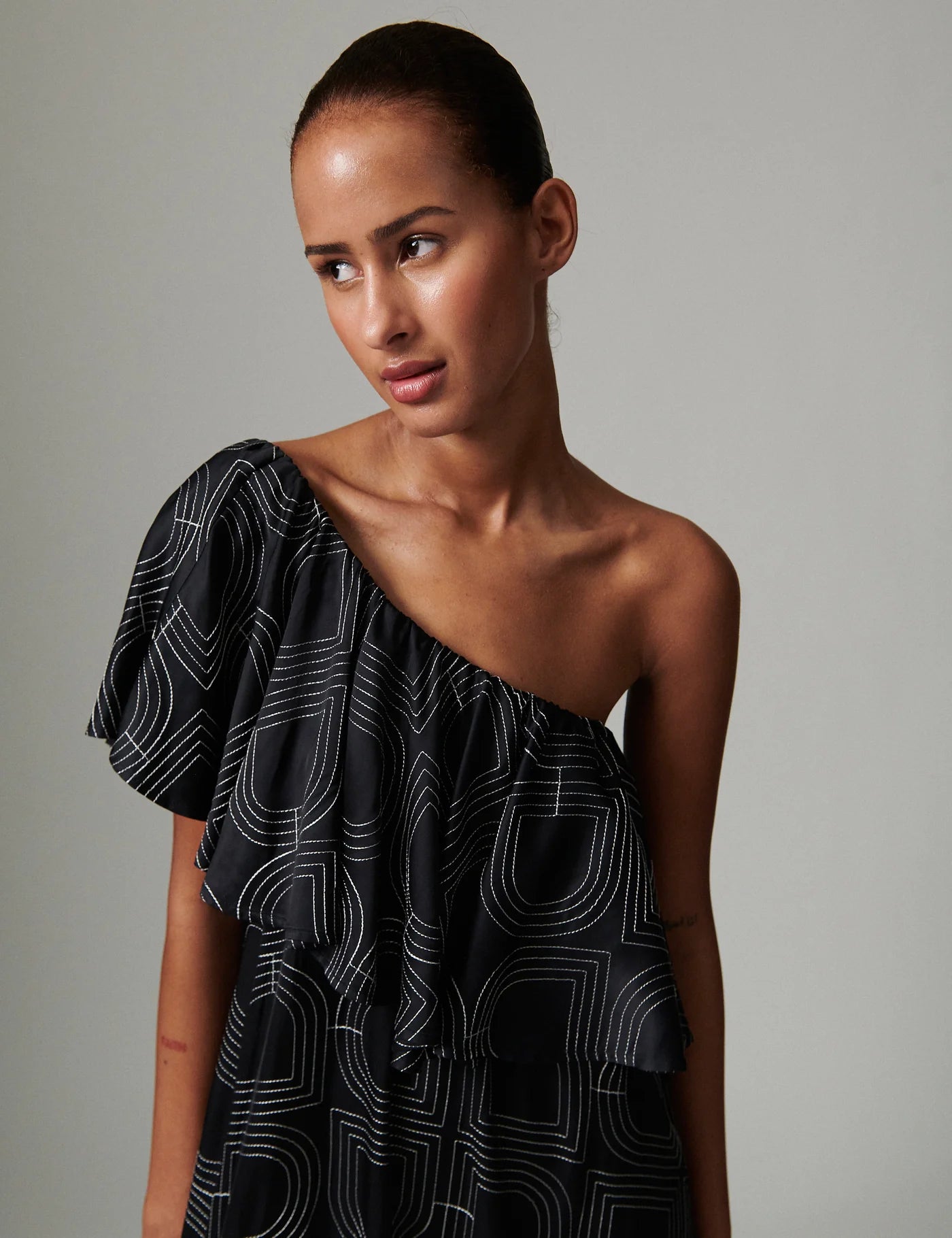Chrissi | Black
