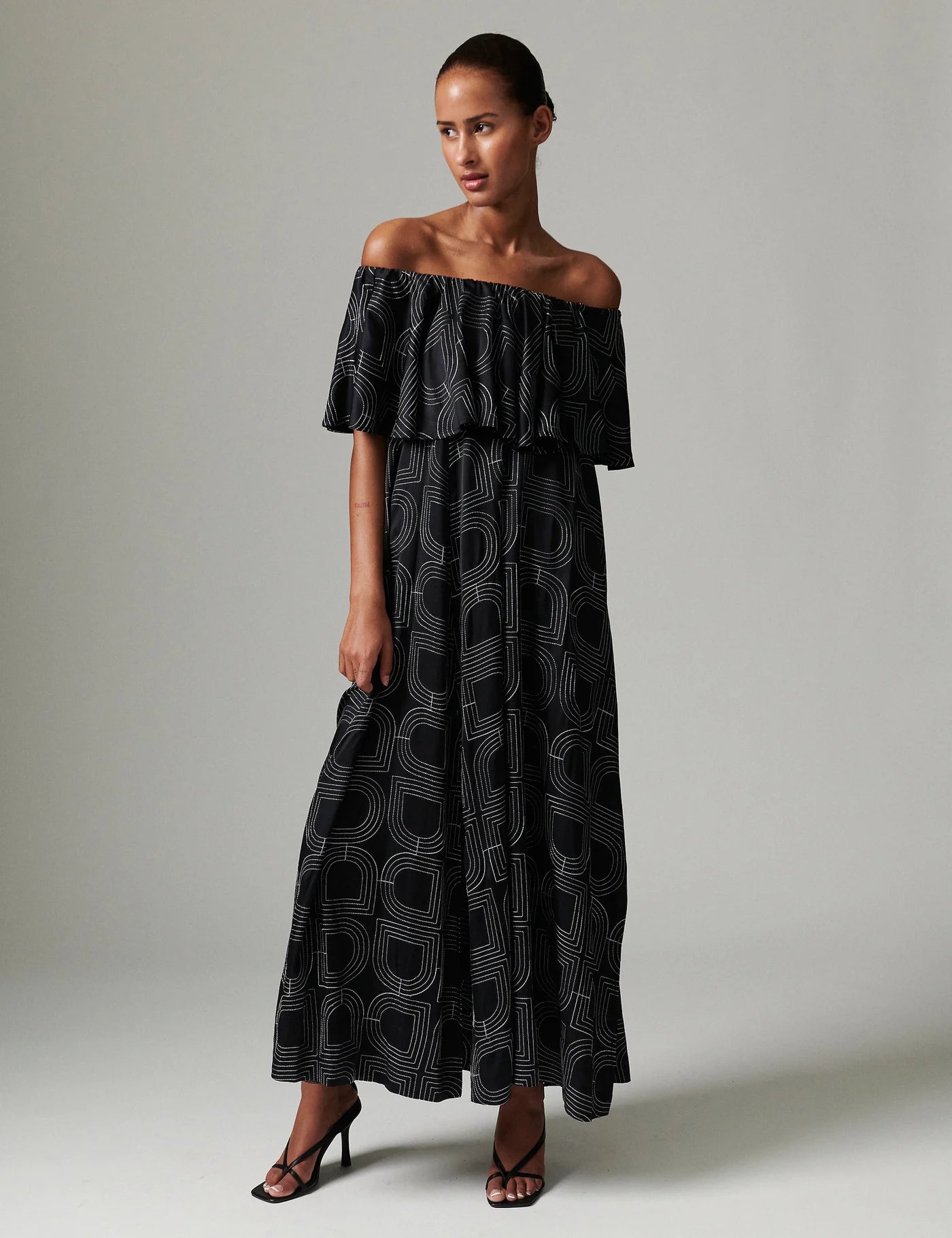 Chrissi | Black