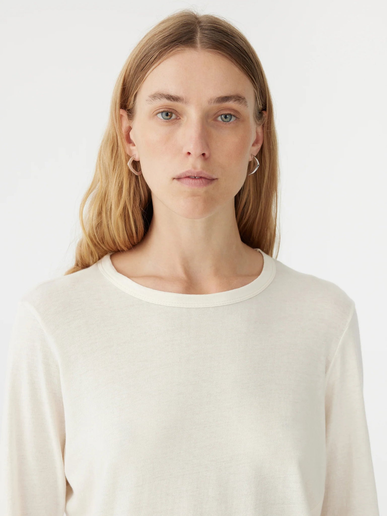 bassike | Regular Scoop Hem L/S T.shirt | Off White | Palm Boutique