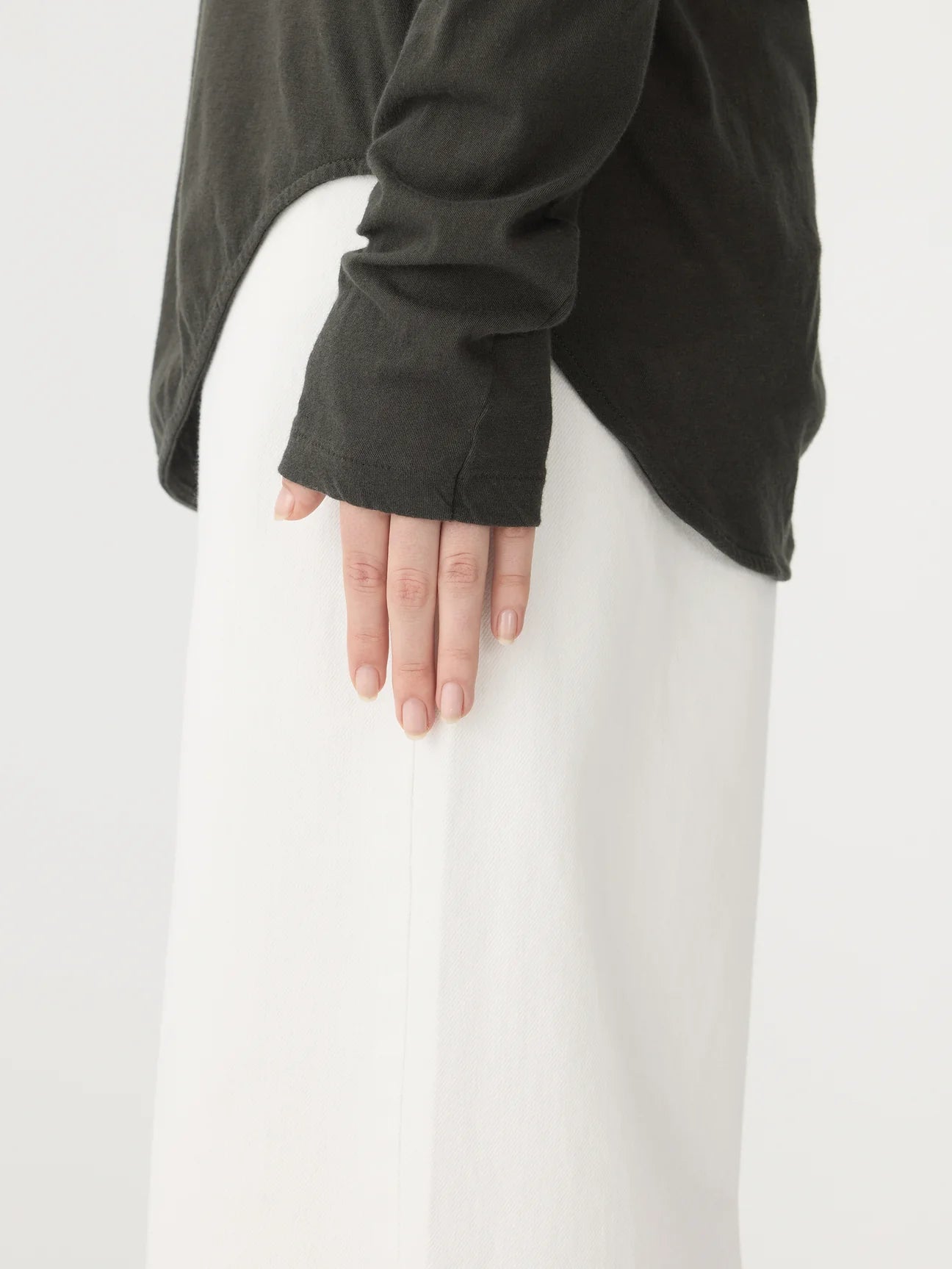 bassike | Regular Scoop Hem l/s t.shirt | Slate Grey | Palm Boutique