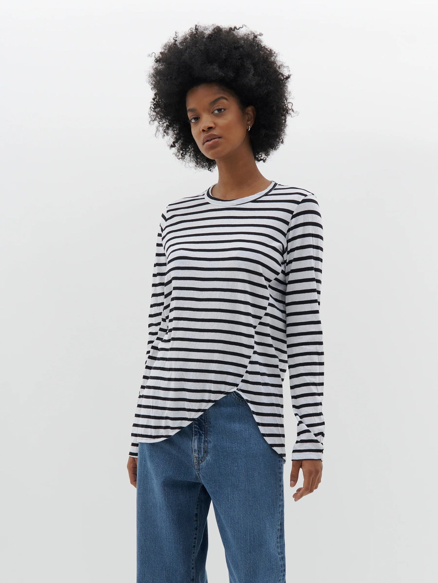 bassike | Stripe Scoop Hem L/S T.shirt | Black/Stripe | Palm Boutique