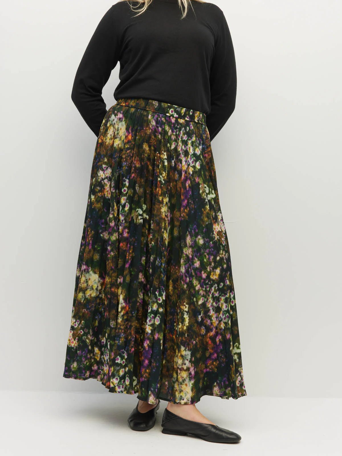 Juliette Hogan | Evelyn Pleat Skirt (Midnight Meadow) | Firefly Floral | Palm Boutique