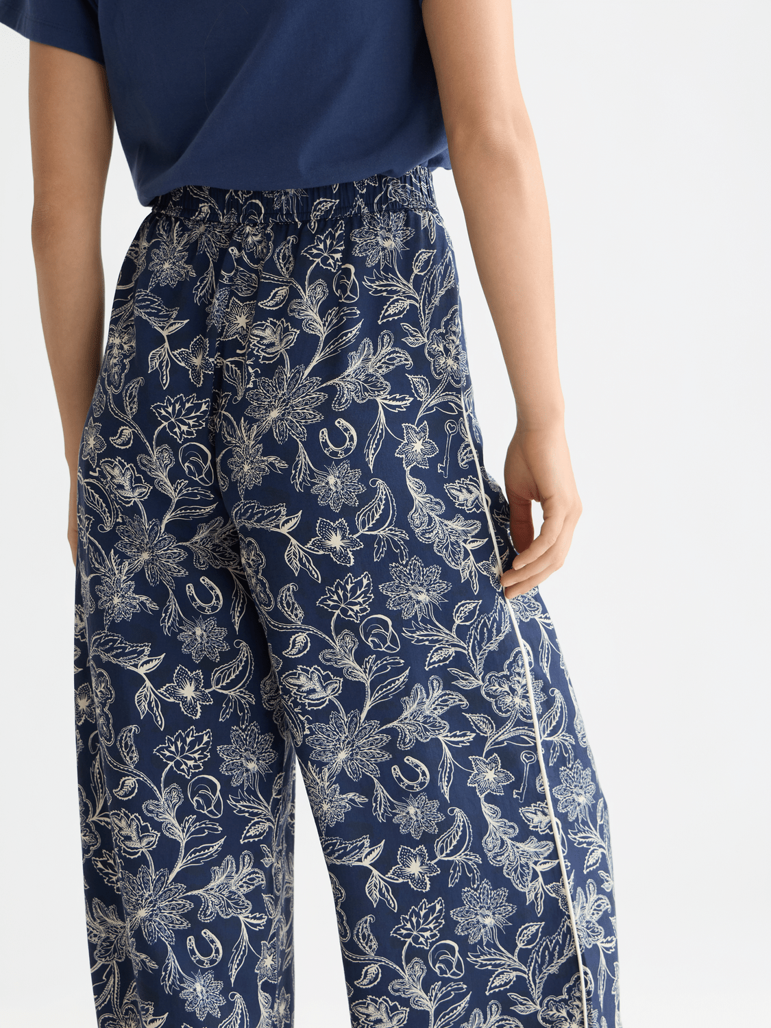 Scotch & Soda | Eleni All Over Printed Pant | Lucky Bandana | Palm Boutique