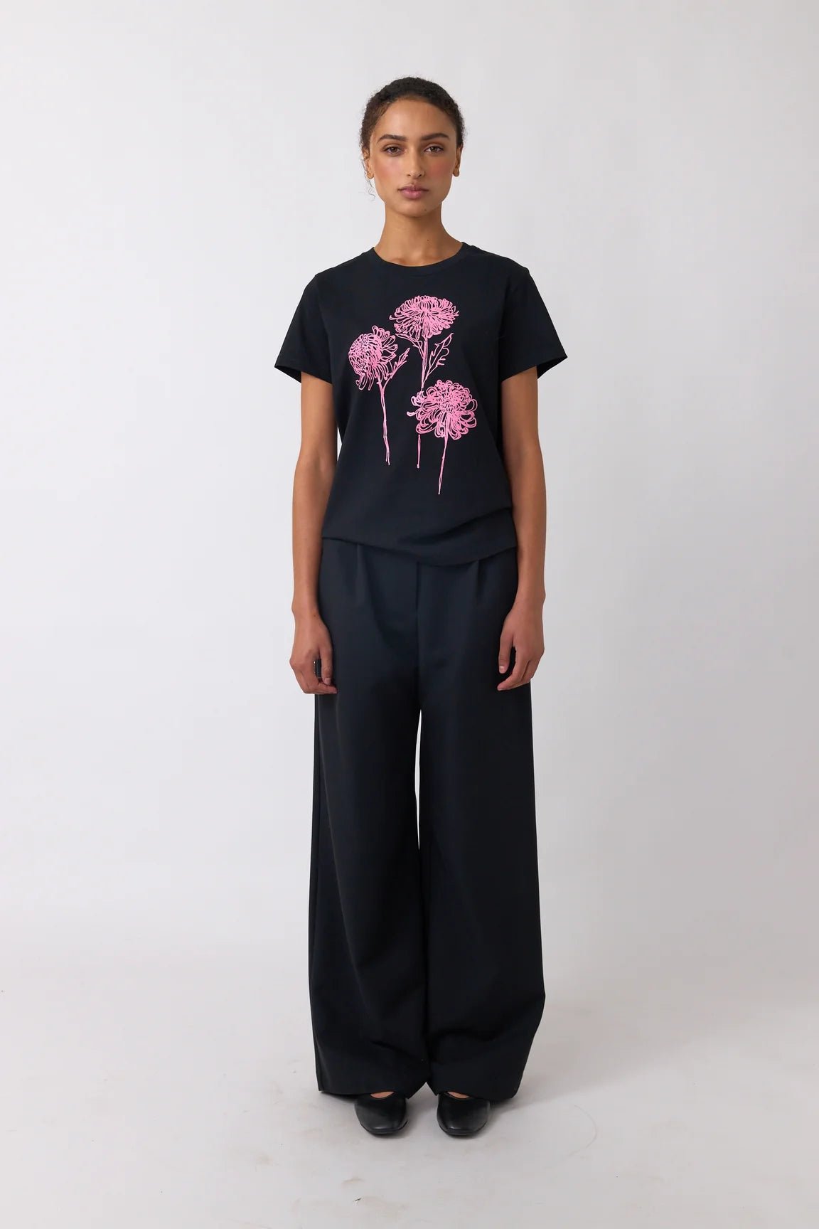 Sylvester | Dahlias T-Shirt | Black | Palm Boutique