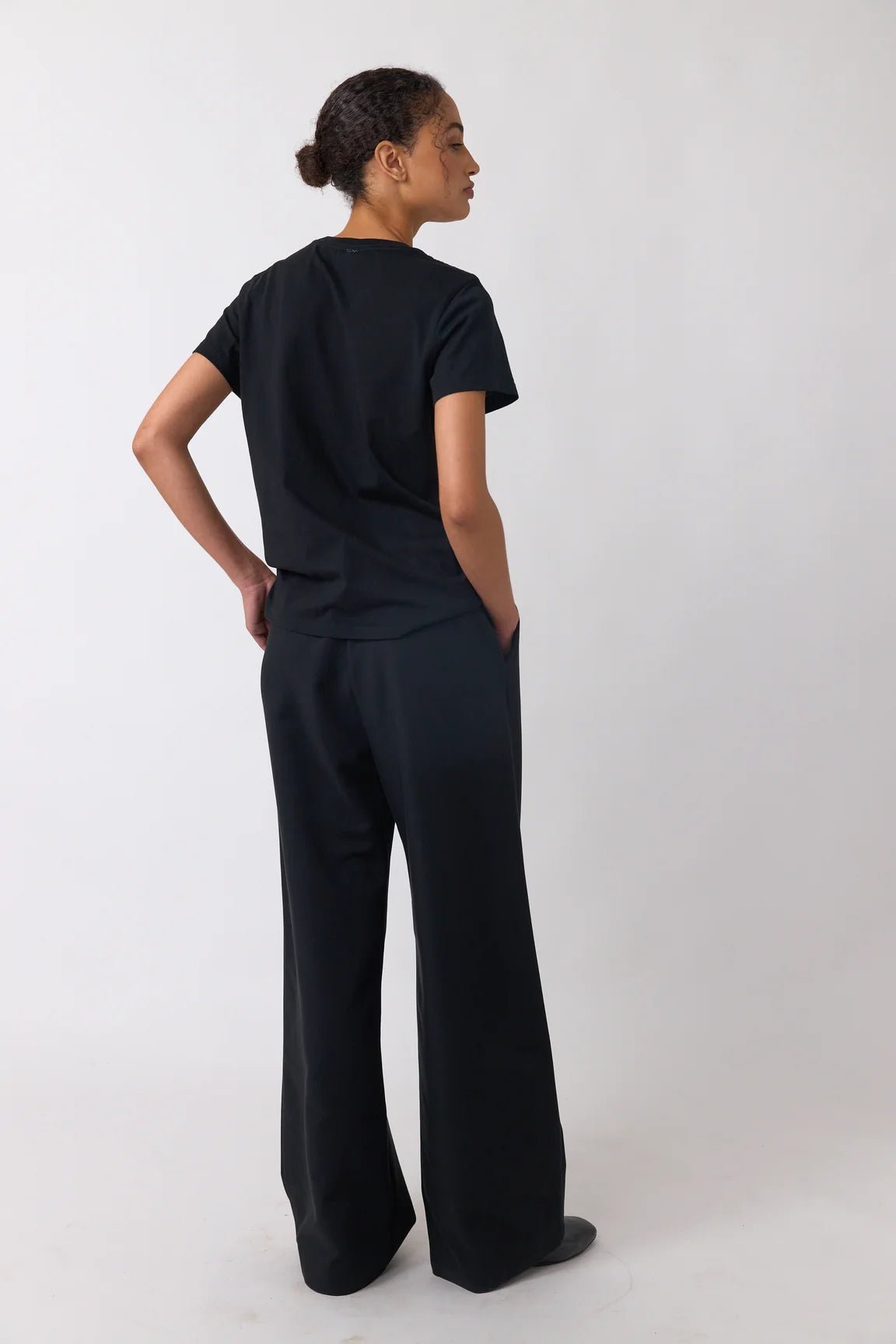Sylvester | Dahlias T-Shirt | Black | Palm Boutique