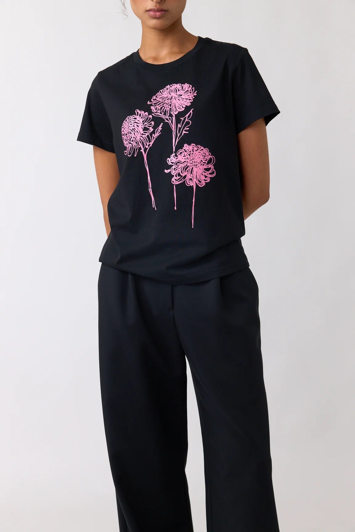 Sylvester | Dahlias T-Shirt | Black | Palm Boutique